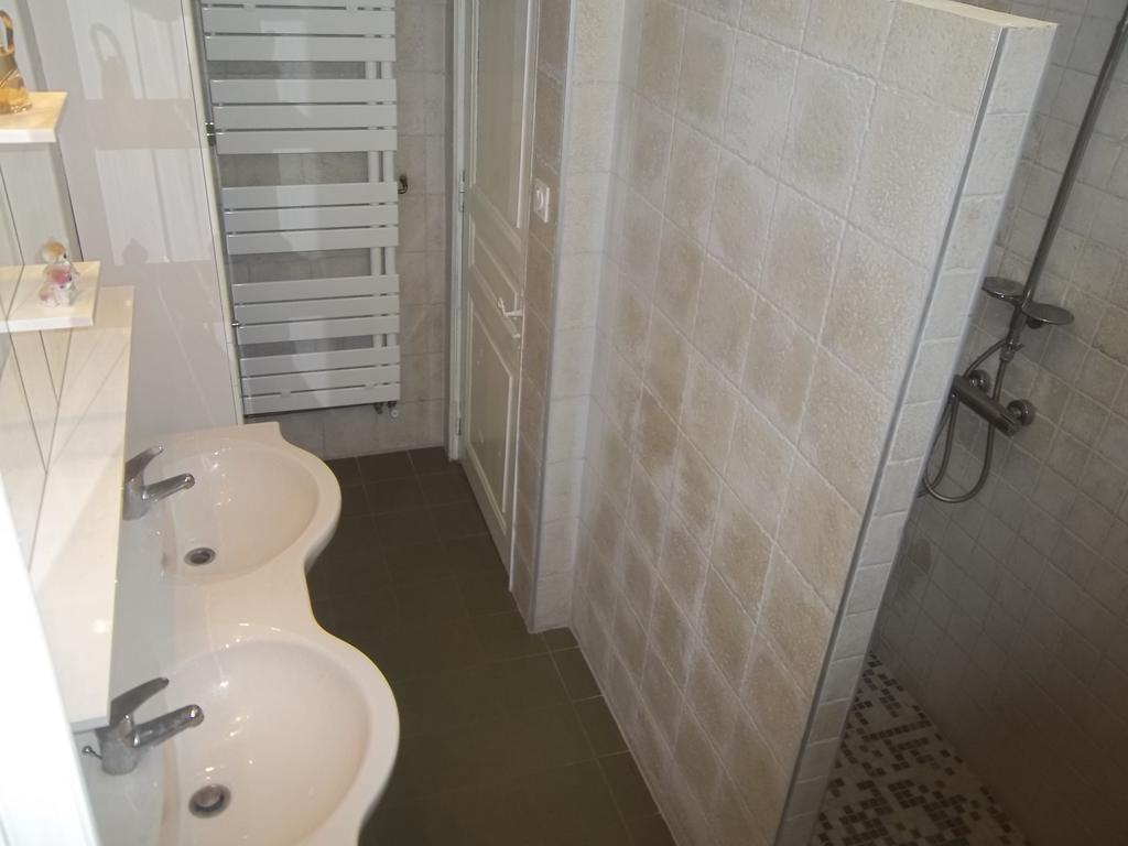 B&B Le Petit Frigouye Rochefort-du-Gard Værelse billede
