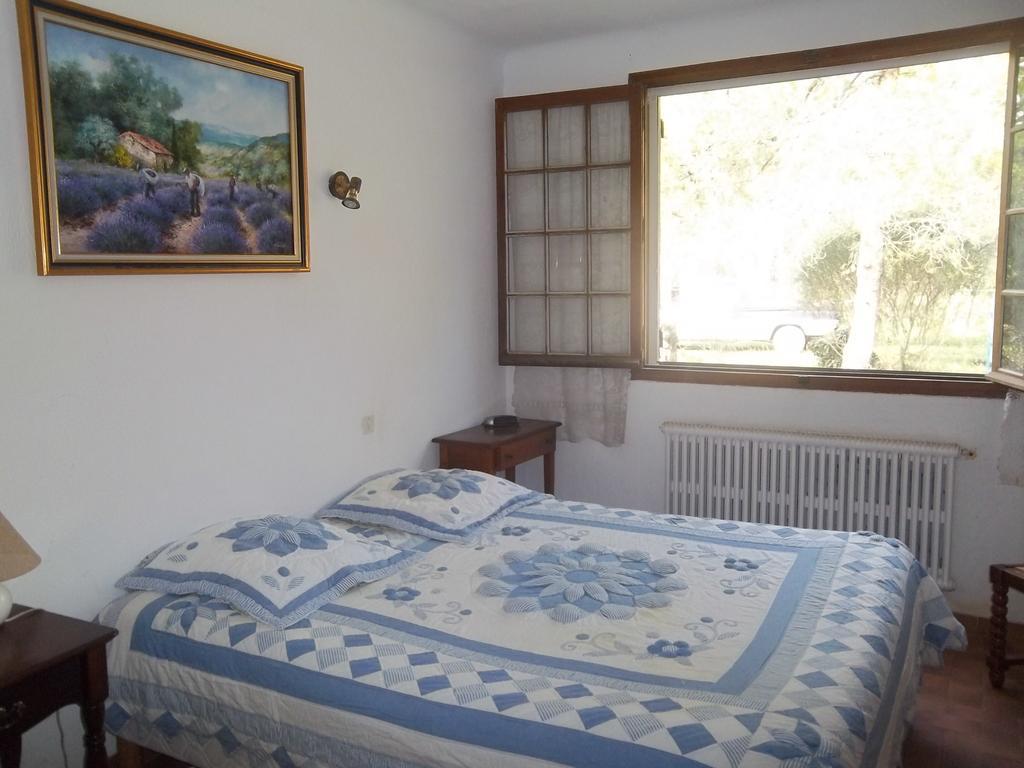 B&B Le Petit Frigouye Rochefort-du-Gard Værelse billede