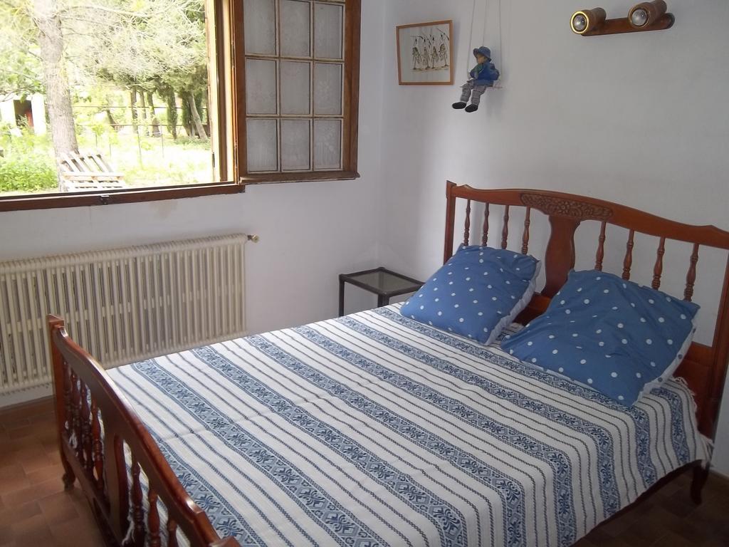 B&B Le Petit Frigouye Rochefort-du-Gard Værelse billede